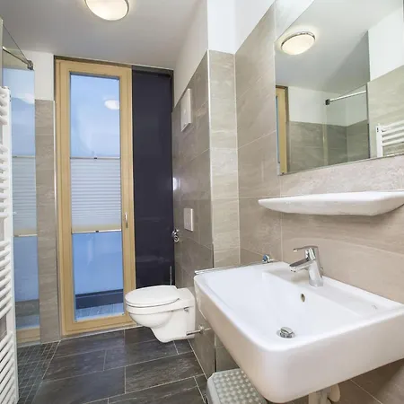Modern With Garden, With Access To Sauna Neukirchen am Grossvenediger